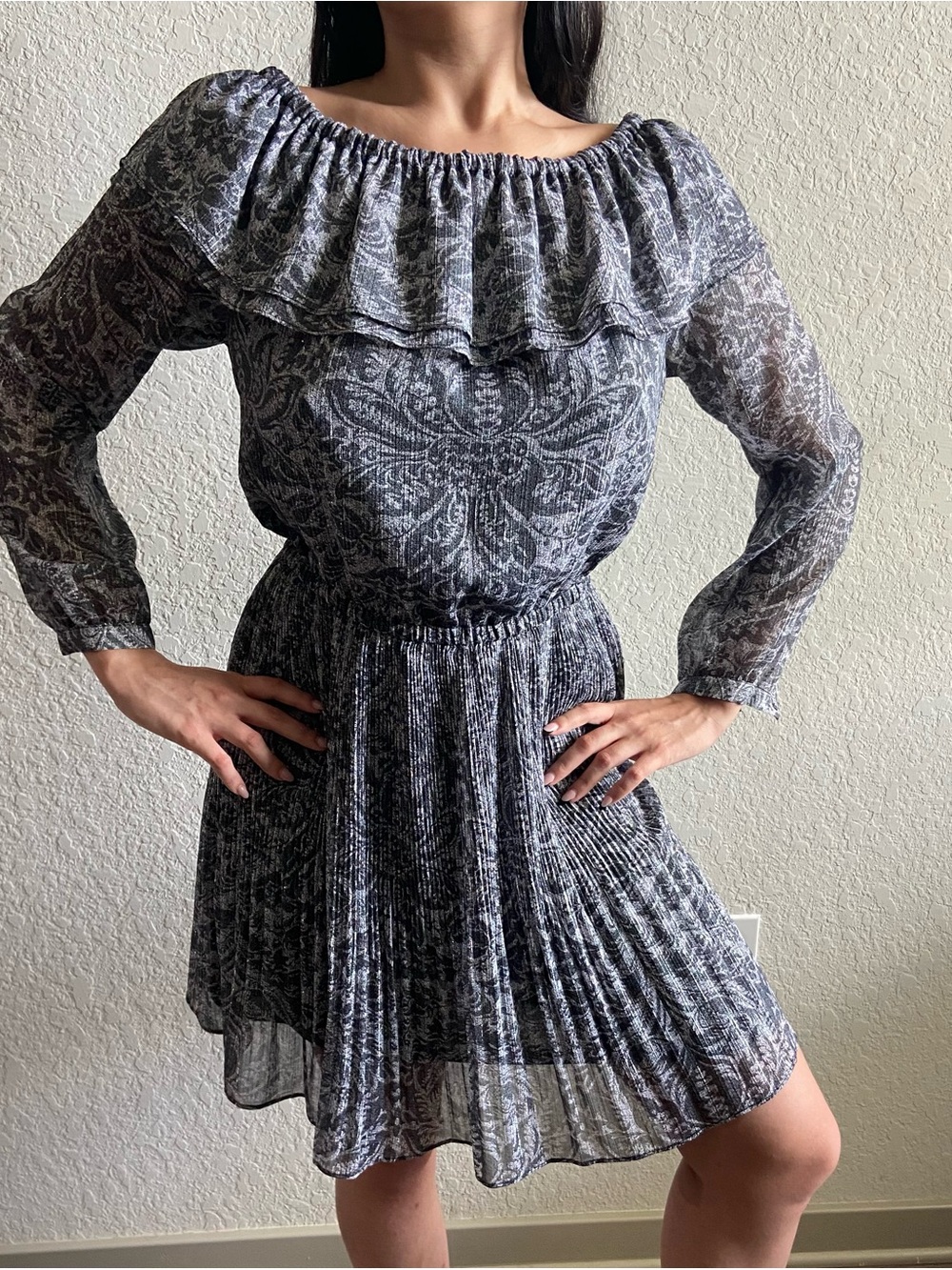 Michael Kors Grey & Silver details Off-Shoulder Pleated Paisley Dress
